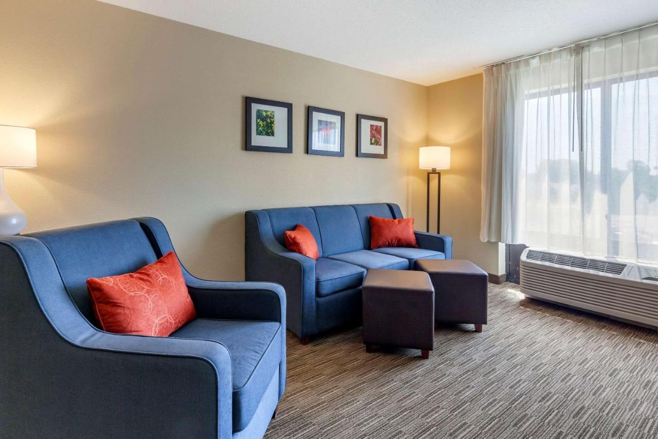 Comfort Suites Oshkosh Ngoại thất bức ảnh