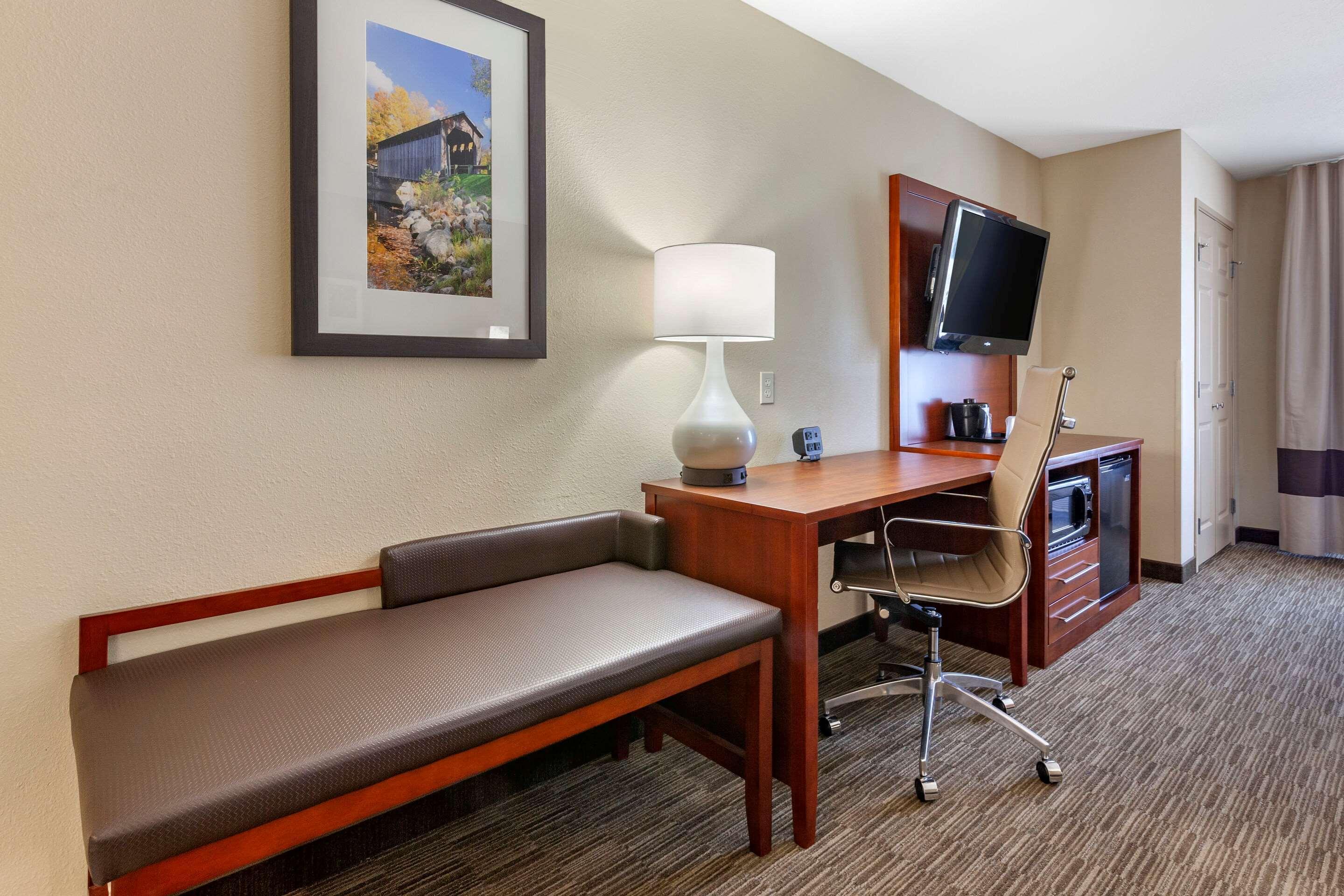 Comfort Suites Oshkosh Ngoại thất bức ảnh