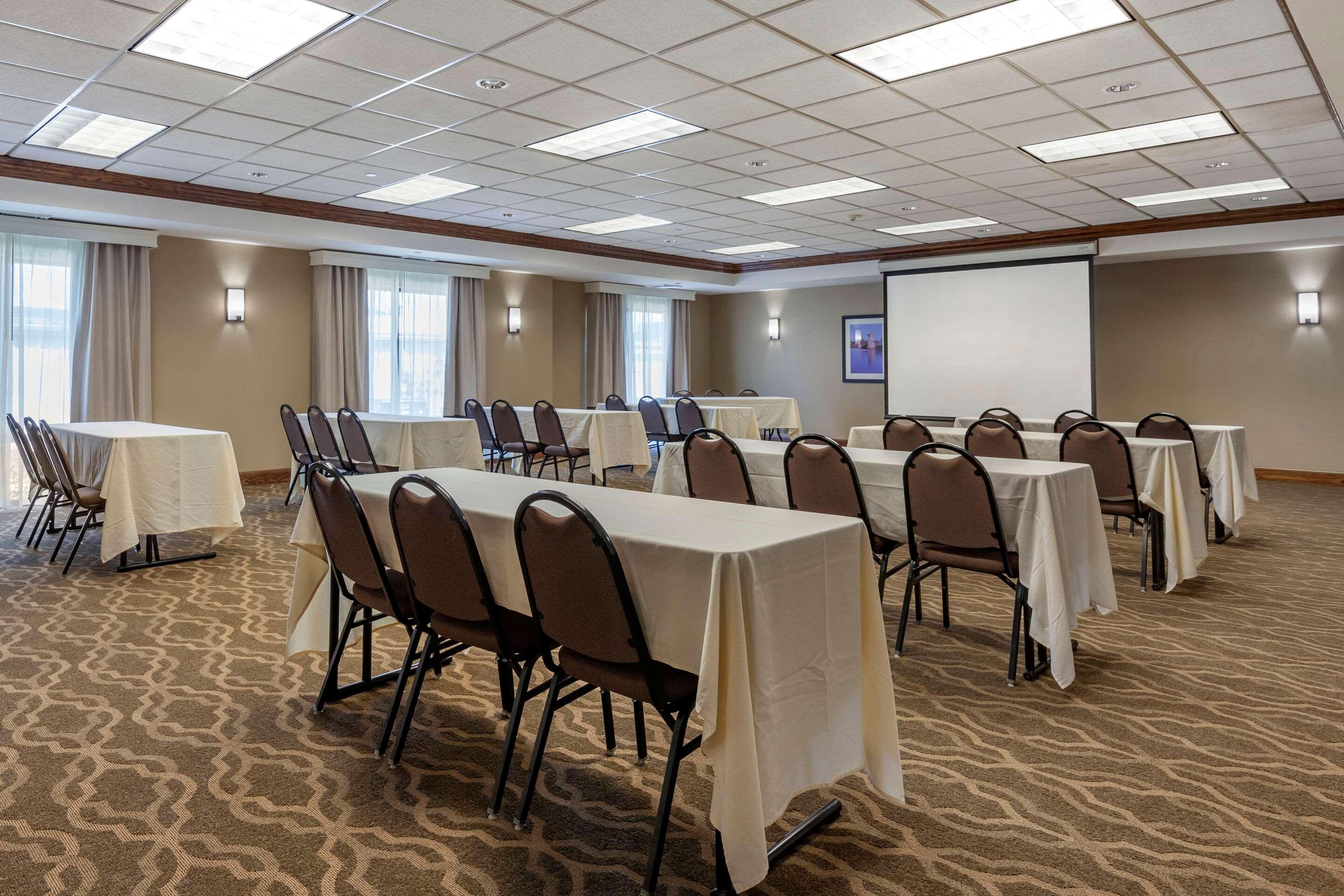 Comfort Suites Oshkosh Ngoại thất bức ảnh