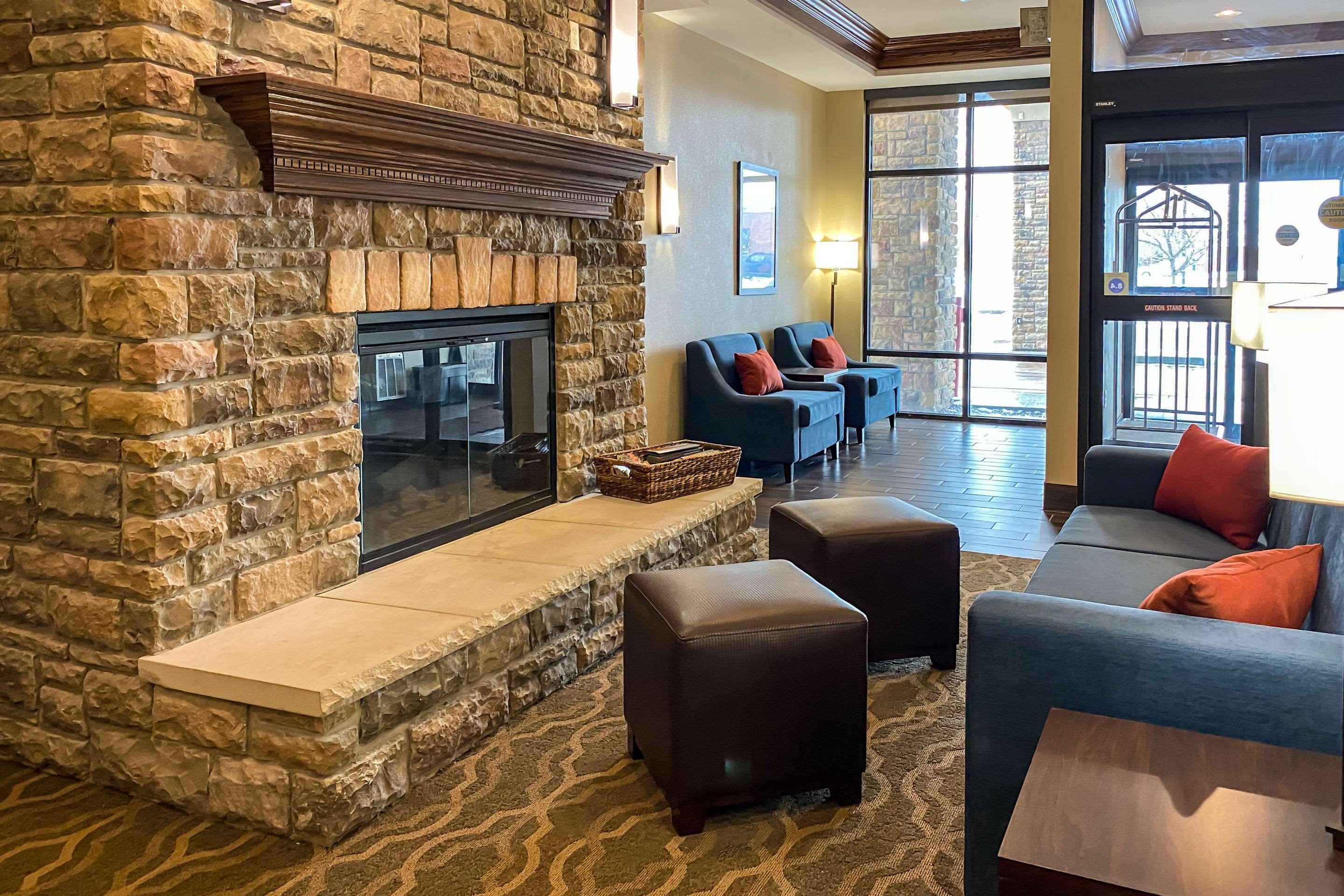 Comfort Suites Oshkosh Ngoại thất bức ảnh