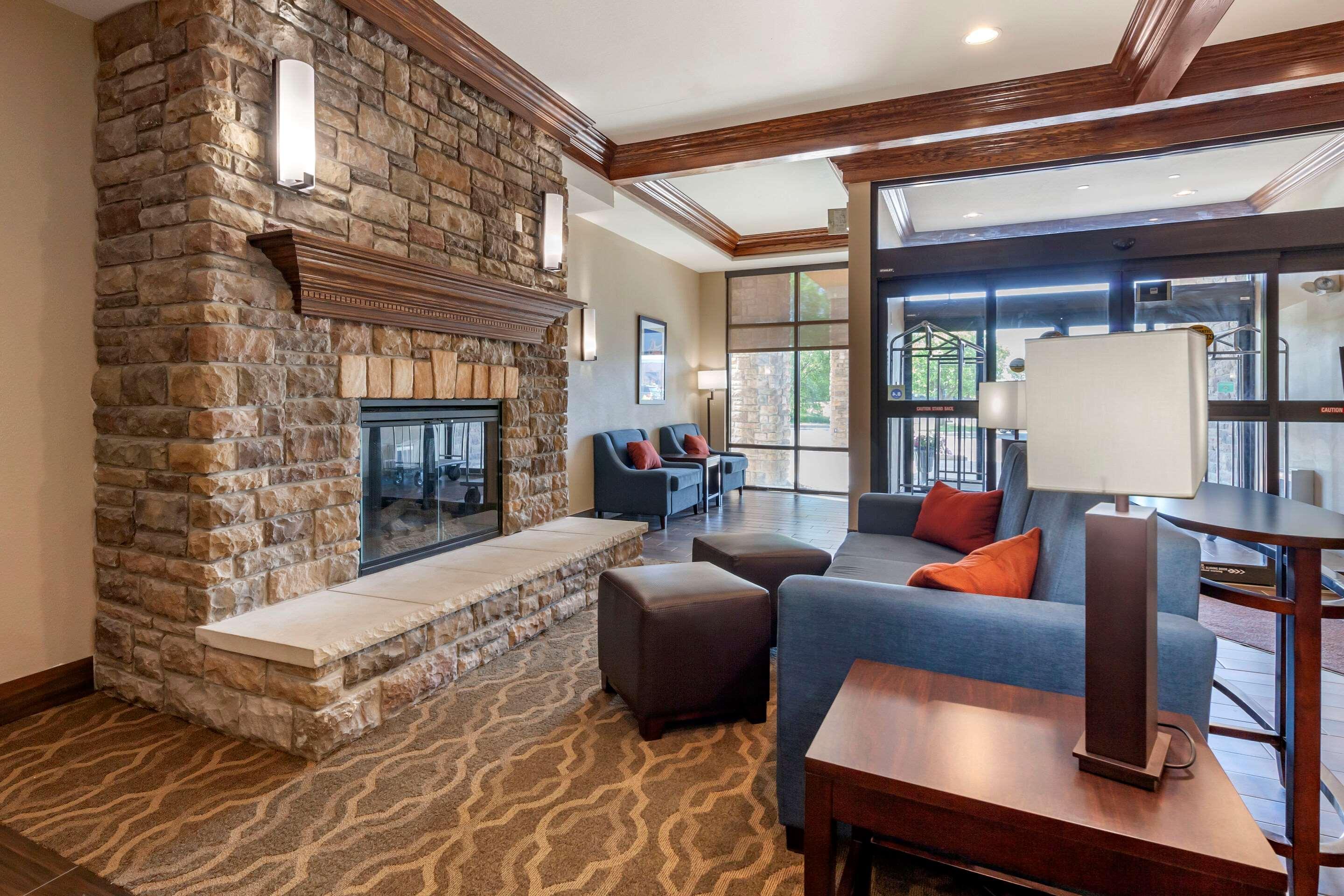Comfort Suites Oshkosh Ngoại thất bức ảnh