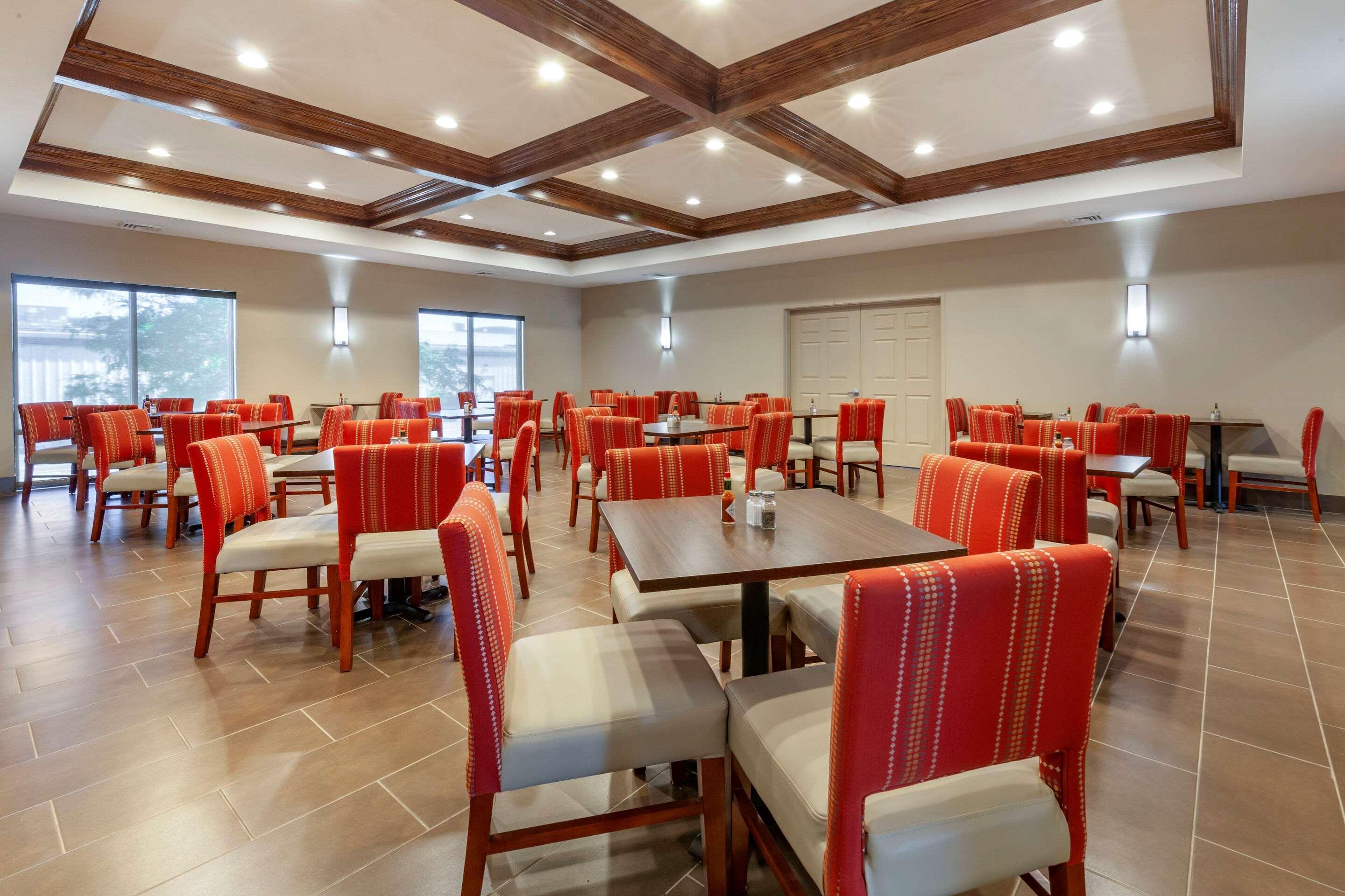 Comfort Suites Oshkosh Ngoại thất bức ảnh